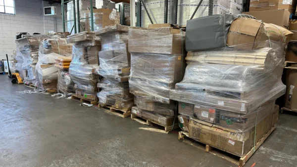 28 Pallets of Amazon Large Bulk - Image 2